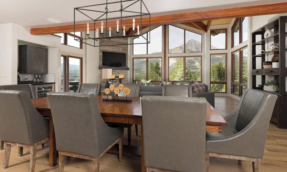 11 Swift Bear dining2