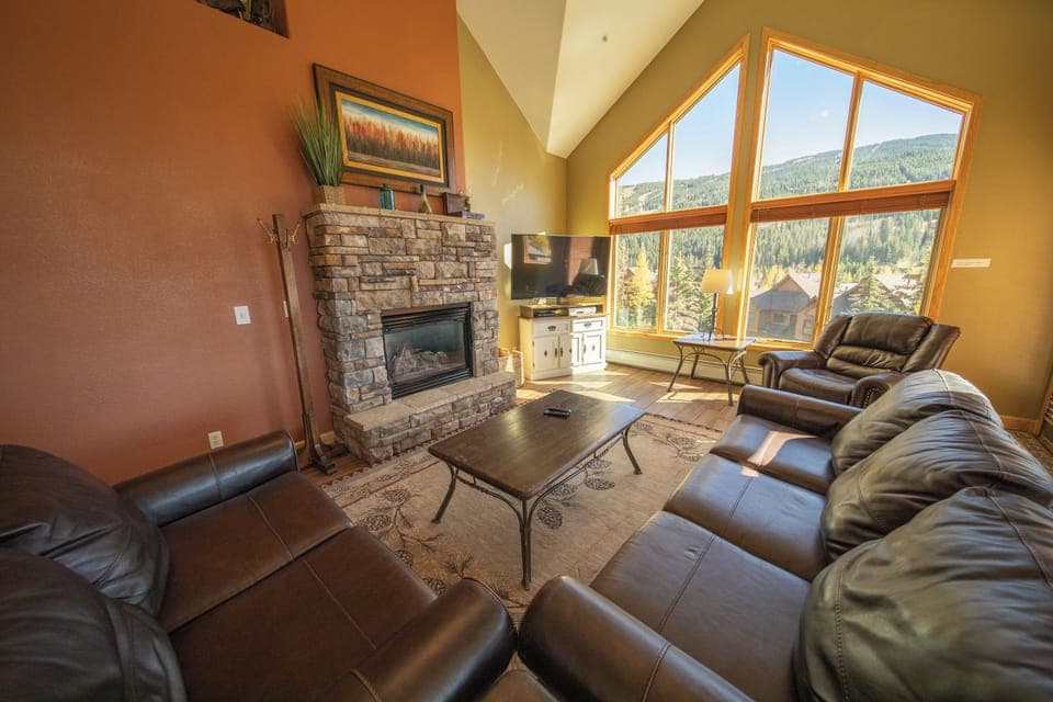 Amazing penthouse condo at Gateway Lodge! #fall