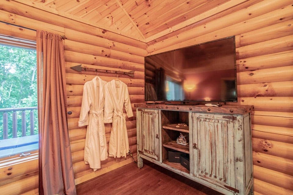 Lodge | Primary Bedroom