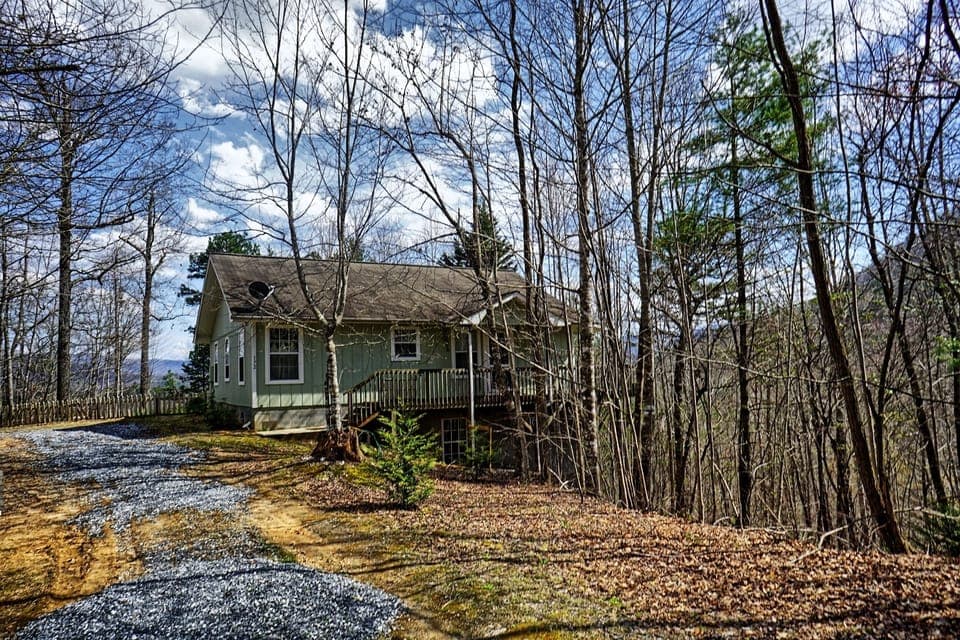 Exterior - Driveway leading to Tsali View