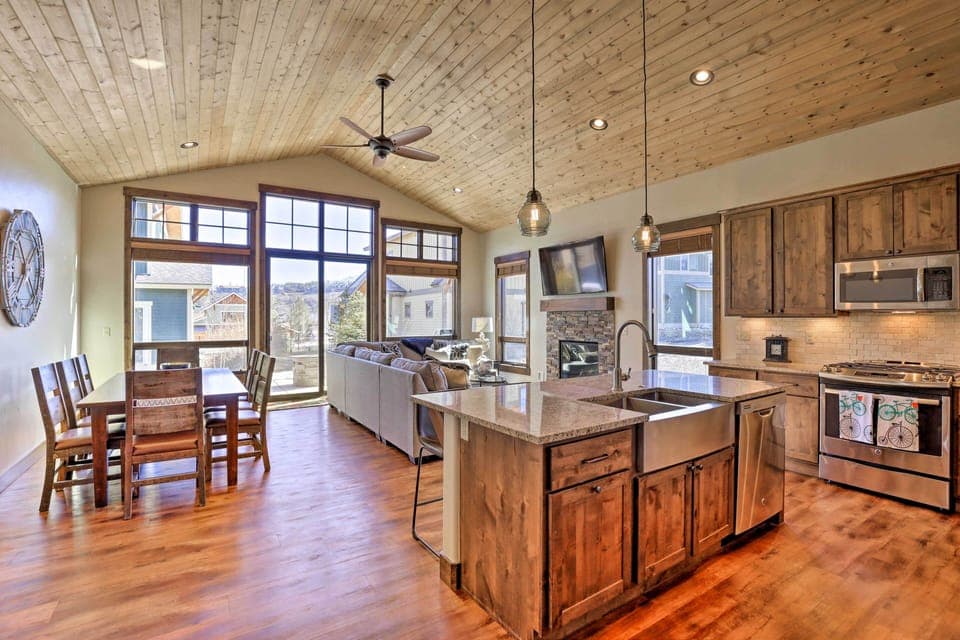 Interior Space | Free WiFi | Heated Floors