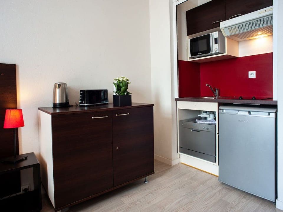 Tuck into a great snack you’ve prepared in your kitchenette.