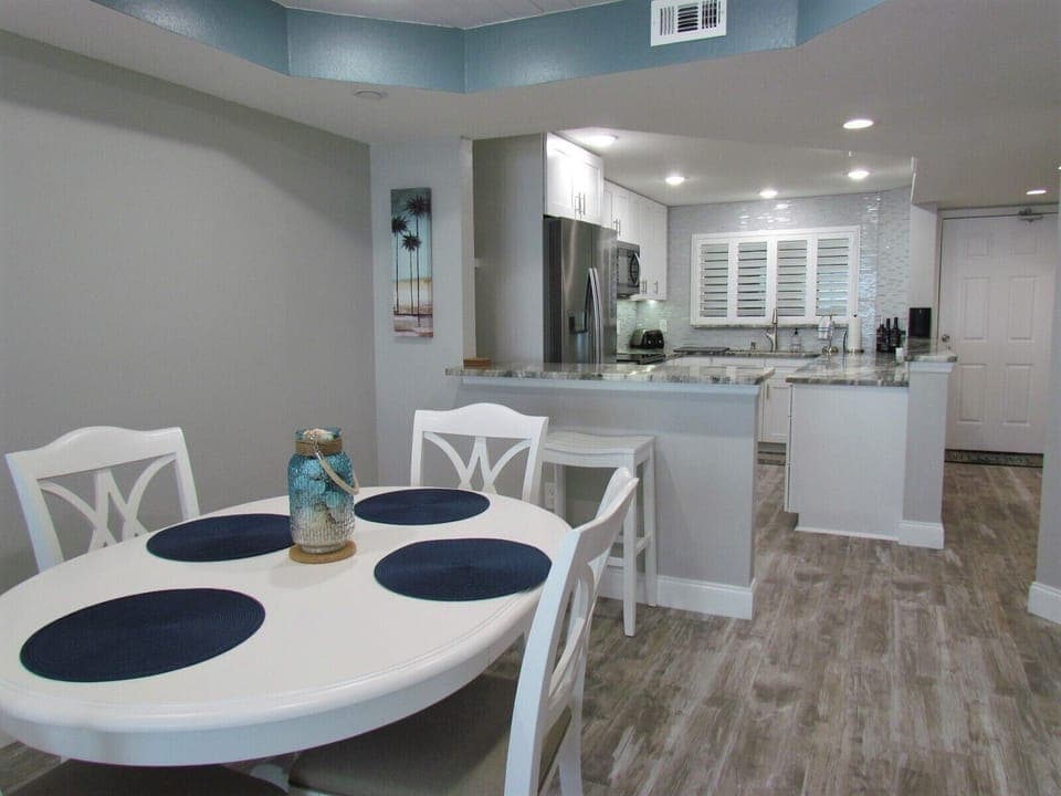 Easy Access and Open Floor Plan throughout this entirely remodel - Easy Access and Open Floor Plan throughout this entirely remodeled 12th floor condo!