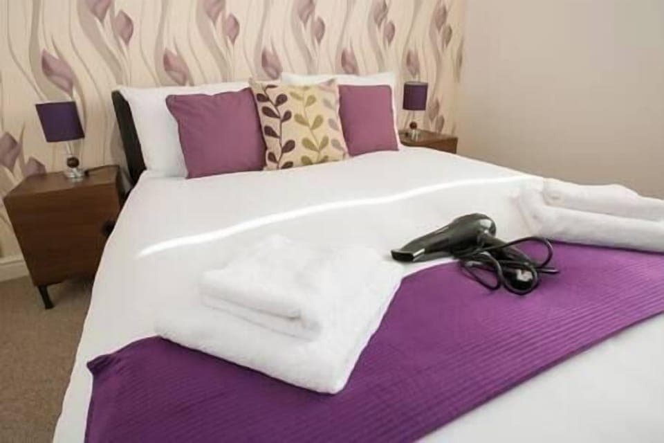 Centrally Located, Luxury 1 Bedroom Apartment in Swindon