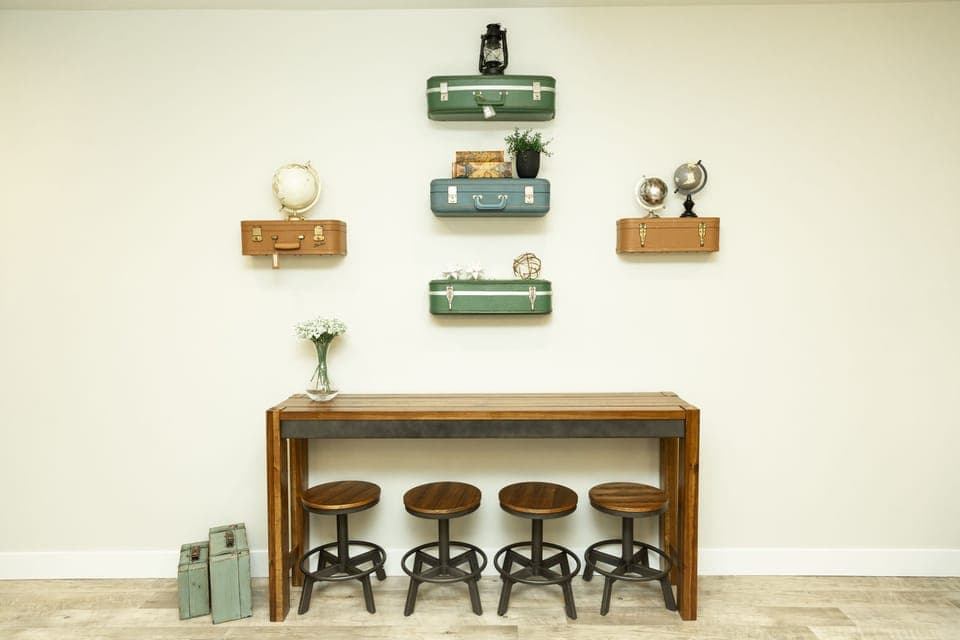 Kitchen seating and decor