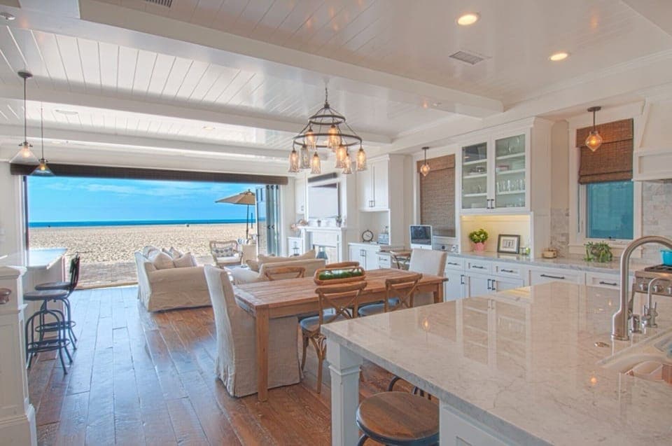 Great Room looking out to the ocean.  No boardwalk!