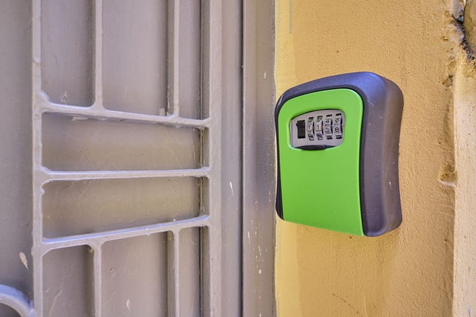 Paradosiakon Apartment Corfu Town Keybox