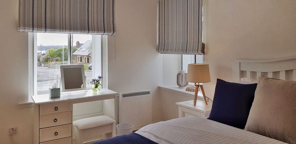 King Size Bedroom with sea view 