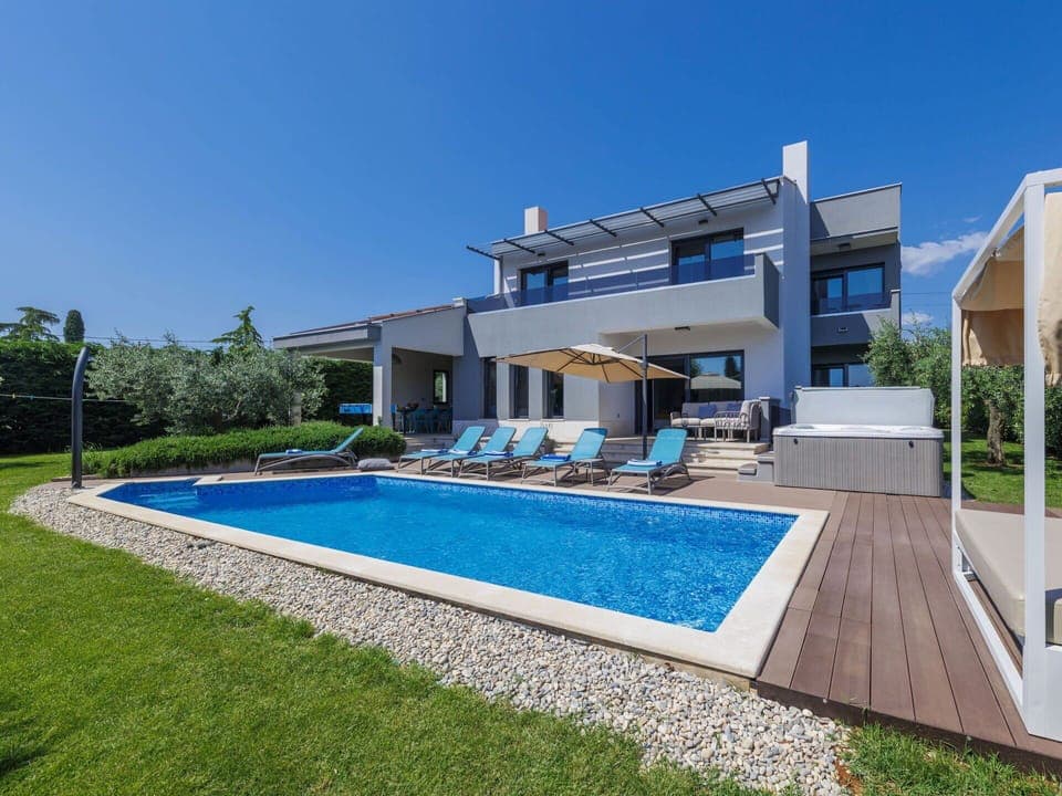 Sky, Plant, Swimming Pool, Building, Water, Window, Shade, Rectangle, Grass, Urban Design