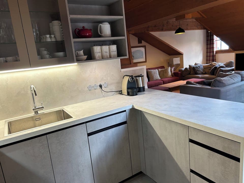 Spacious & well stocked kitchen