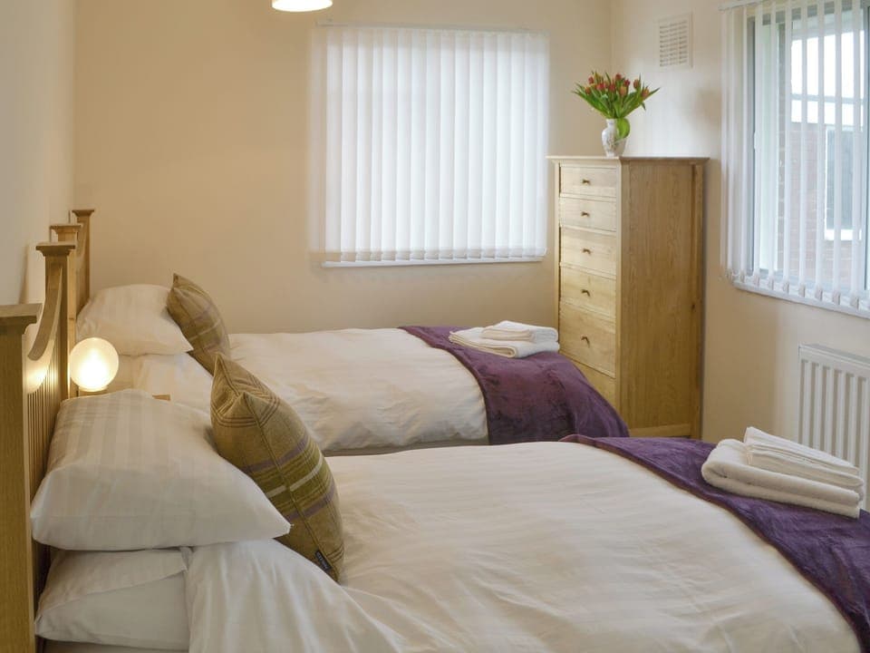 Good-sized twin bedroom | North Farm Bungalow, Horsley, near Newcastle-upon-Tyne