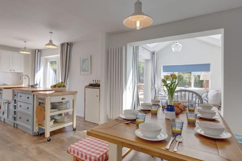 Egret, South Creake: The light and airy open plan kitchen / dining area, looking through into the sun room