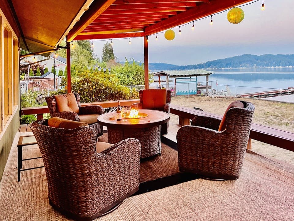 Covered deck with firepit 