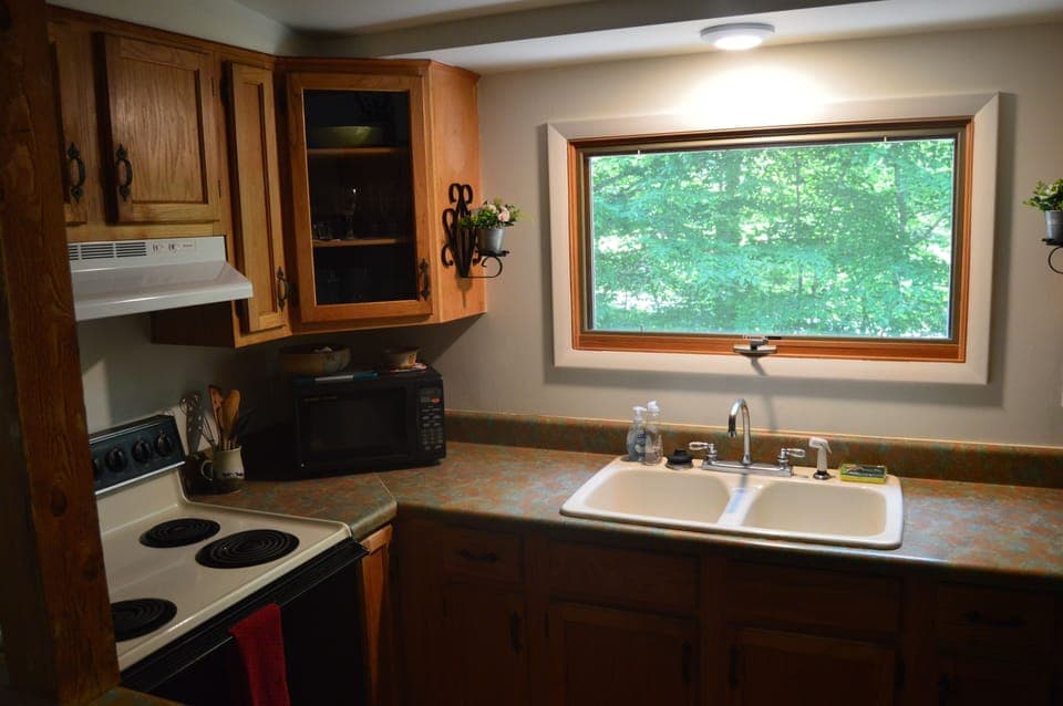 Full kitchen with electric range, fridge, dishwasher, just bring your food