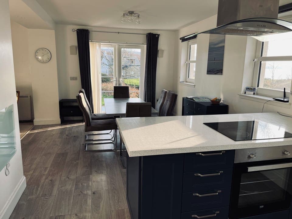 Large, Spacious Kitchen diner 