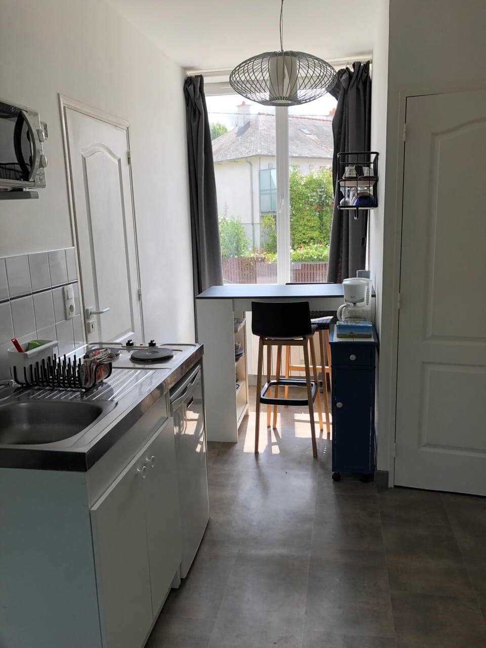 Fridge, microwave, coffee/tea maker, toaster