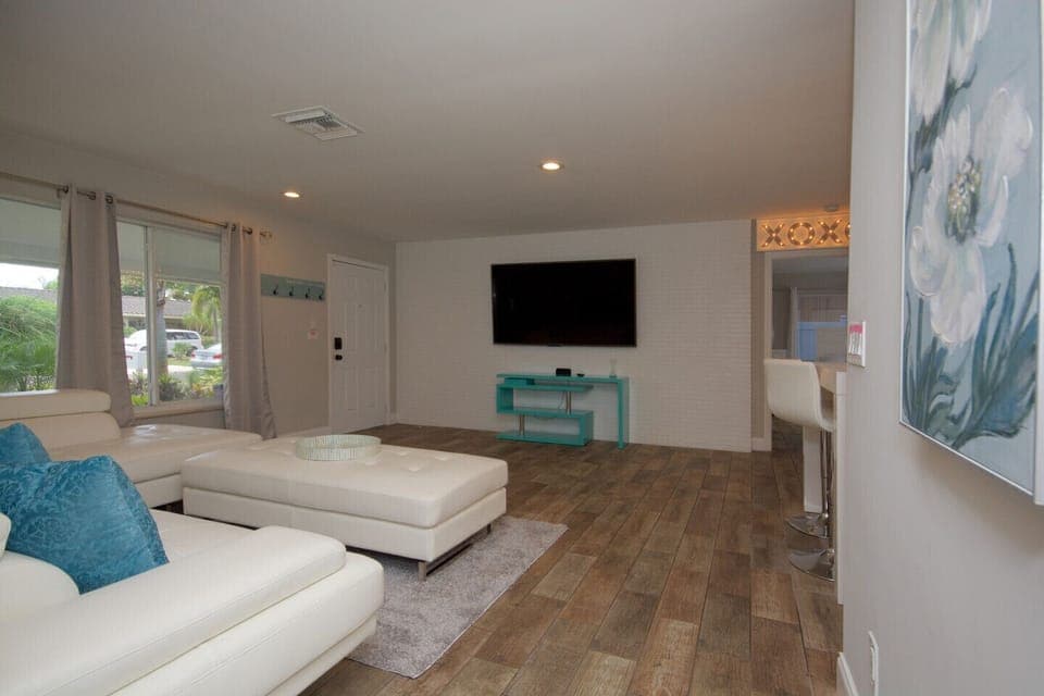 COZY FAMILY ROOM WITH FLAT SCREEN TV