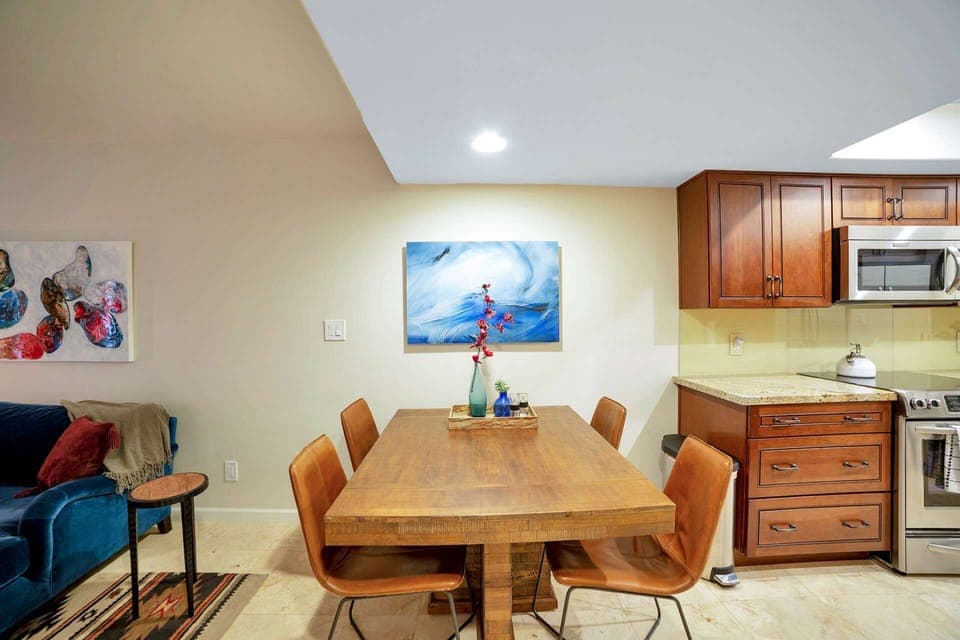 Dining area in between kitchen and living room seating for 4