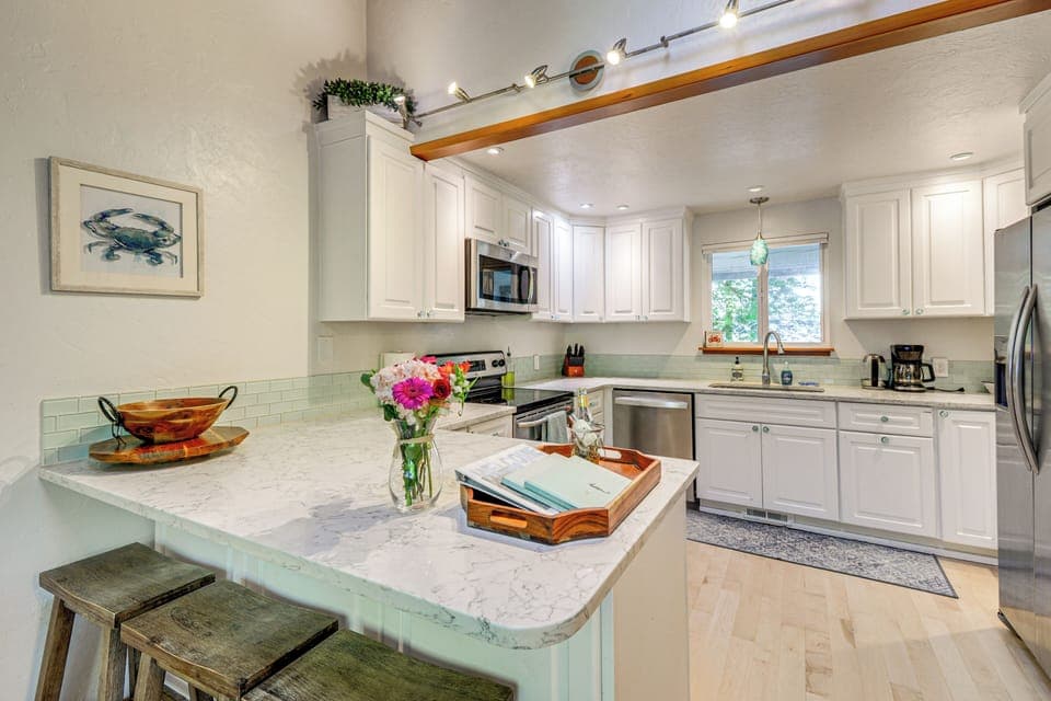 Kitchen | Dishwasher | Coffee Maker | Knife Set | 1st Floor