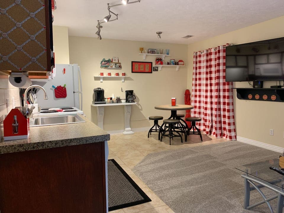 dining for 4 and coffee bar