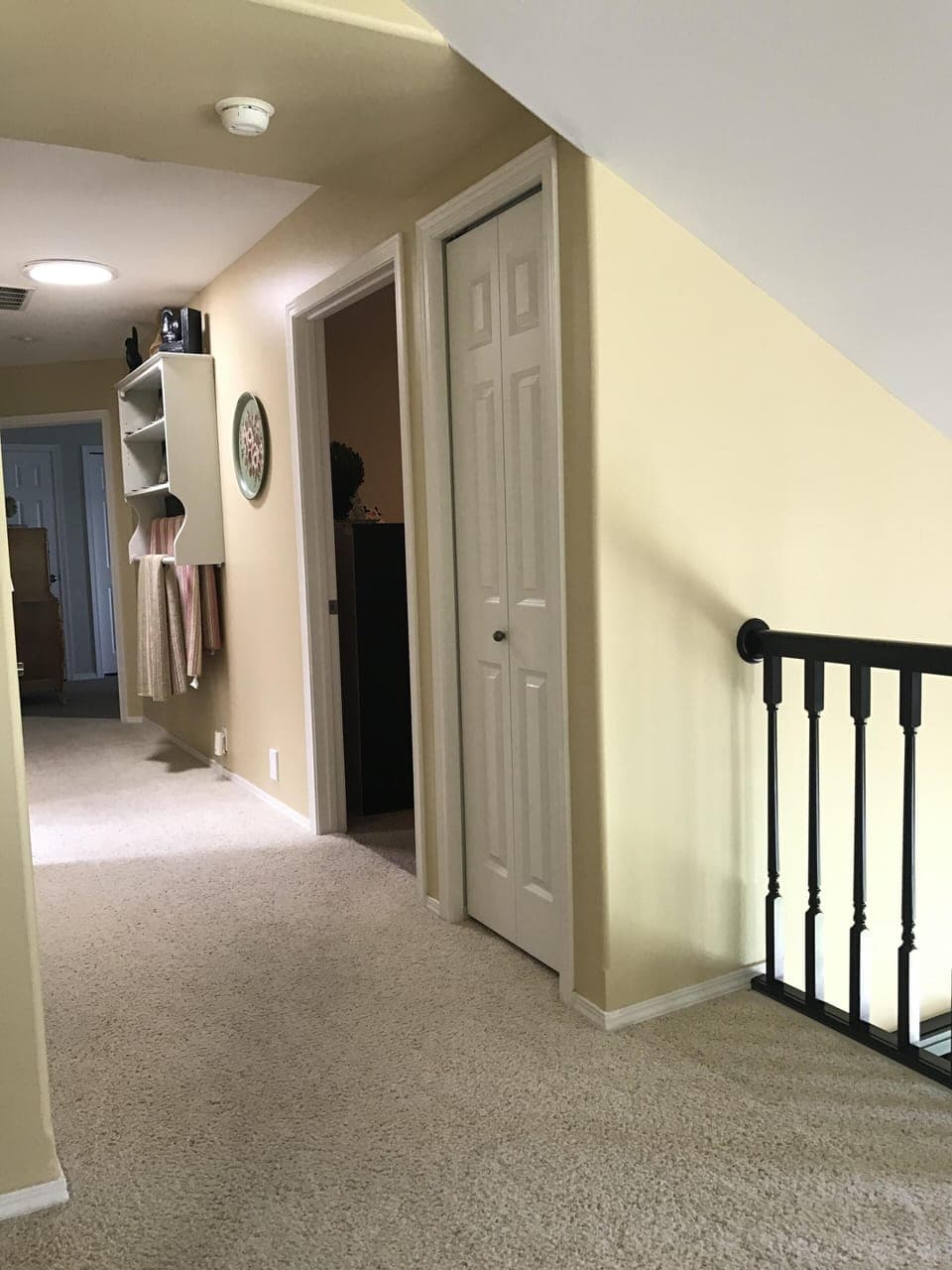 Wide hallway to bedrooms 