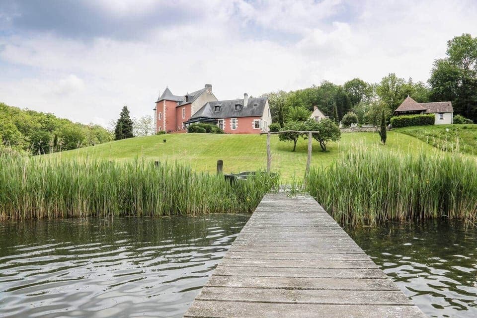 Le Vau Rozet, view from the lake. In the right corner you see the pool house.