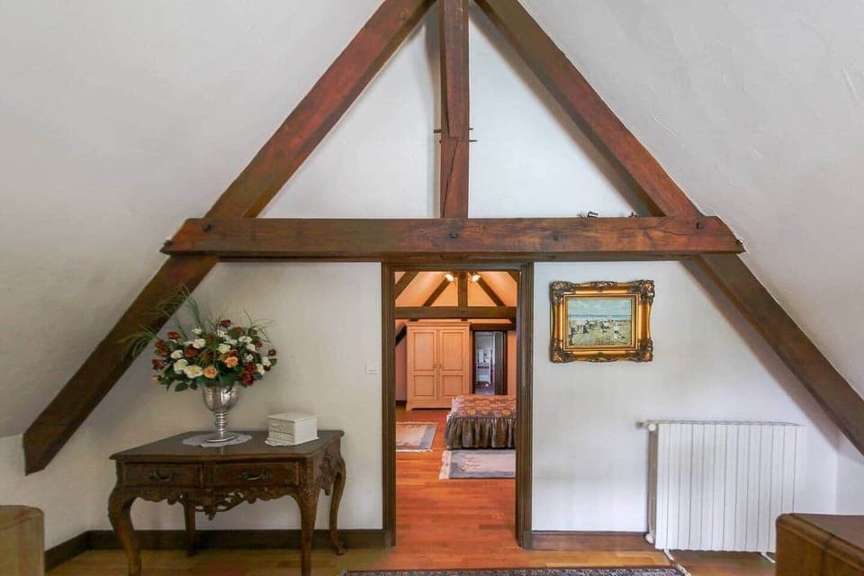 Upstairs hallway leading into ensuite bedroom 3