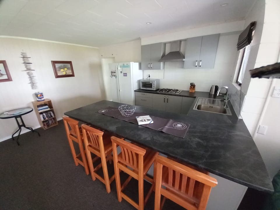 kitchen breakfast bar