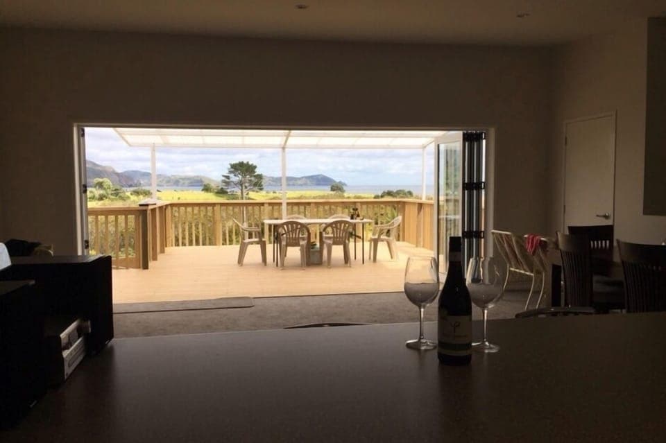 Living area 1 flowing out onto large deck