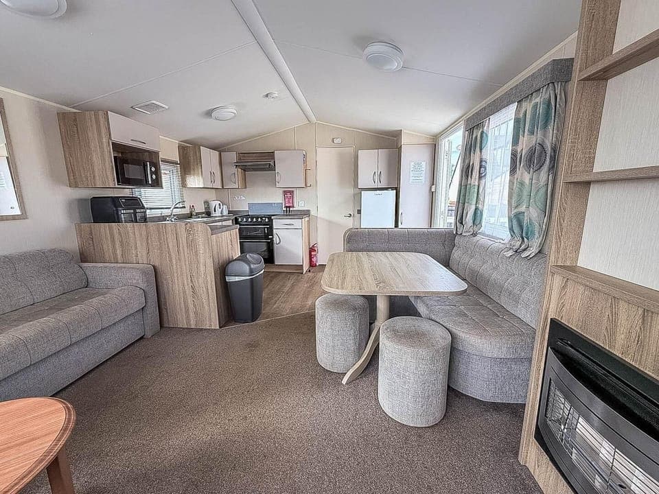 Start planning your perfect 2026 holidays at Lee’s Caravan Park, Hunstanton. A brilliant destination for unforgettable trip with your loved ones.