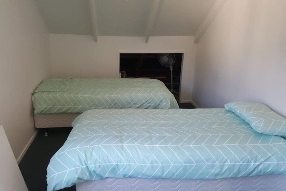 Bedroom 2x single beds