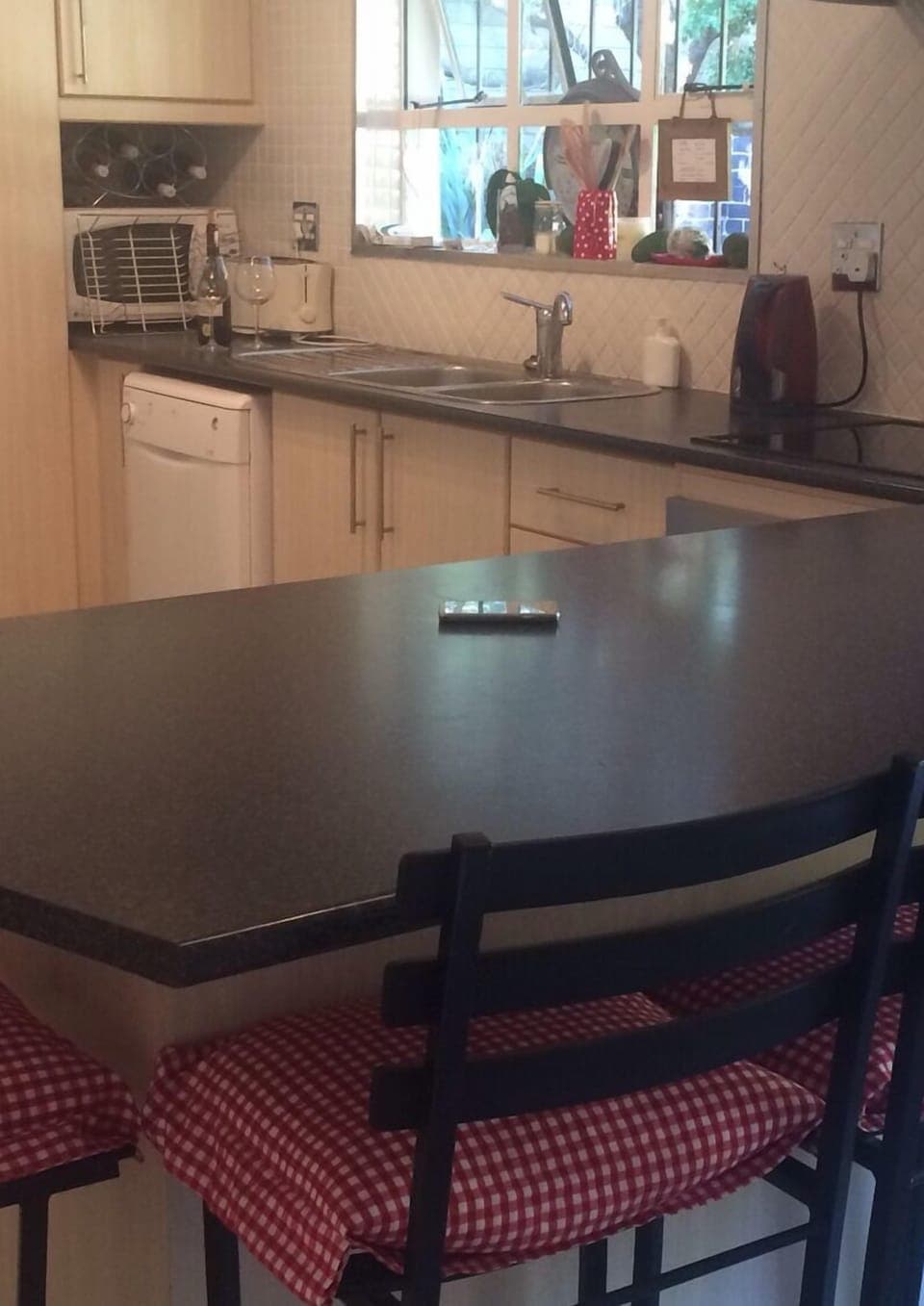 Kitchen breakfast bar