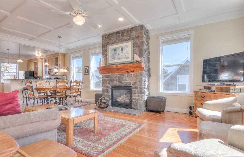 Living Room with fireplace