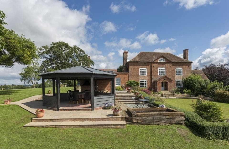 Broad Meadows Farmhouse is a beautiful Queen Anne style property dating back to the 1690s