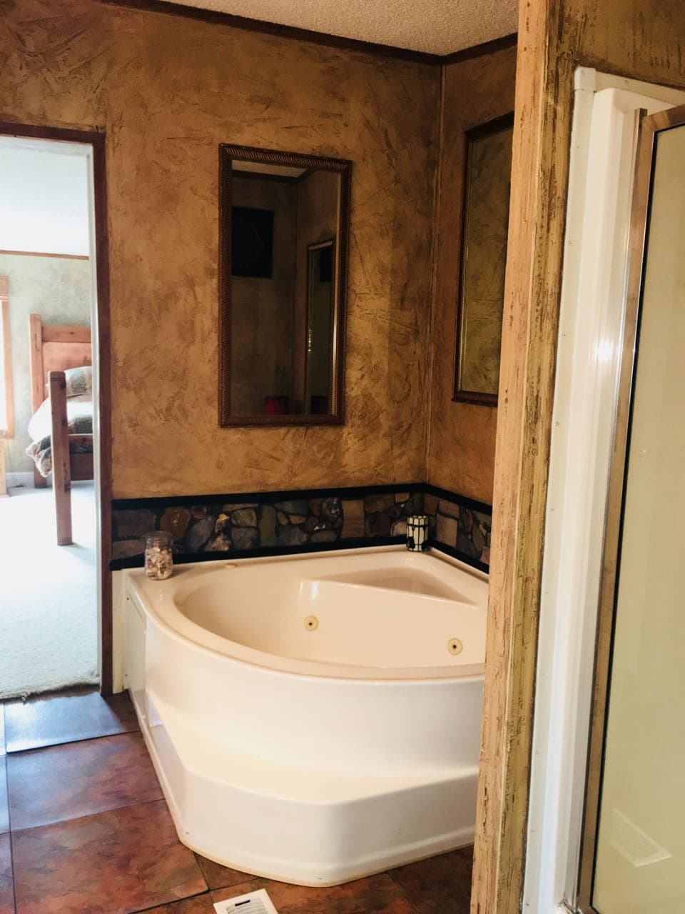 Master bathroom garden tub