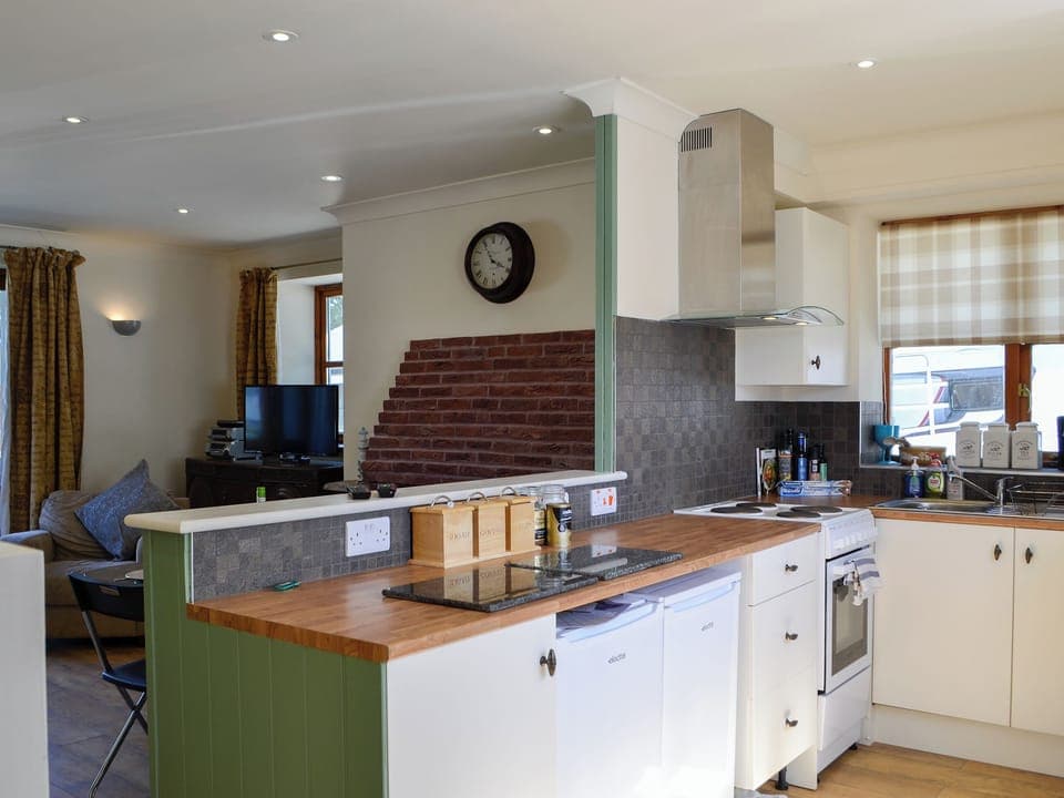 Open plan living space | Ty Cregyn - Penrhiw Pistyll Cottages, New Quay