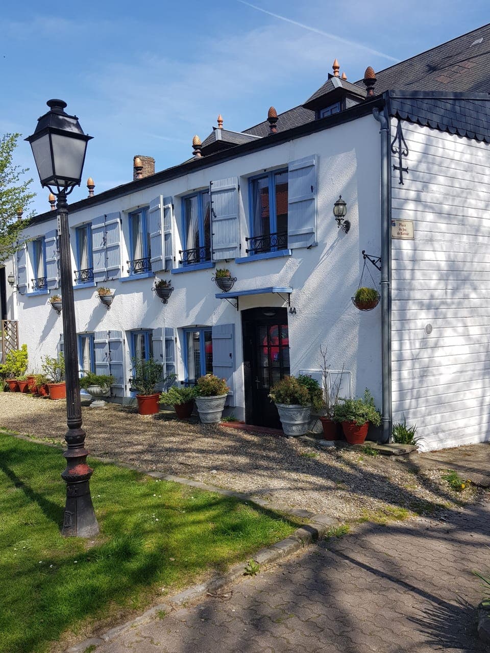 LA VALERIANNE(sleeps 2-12)