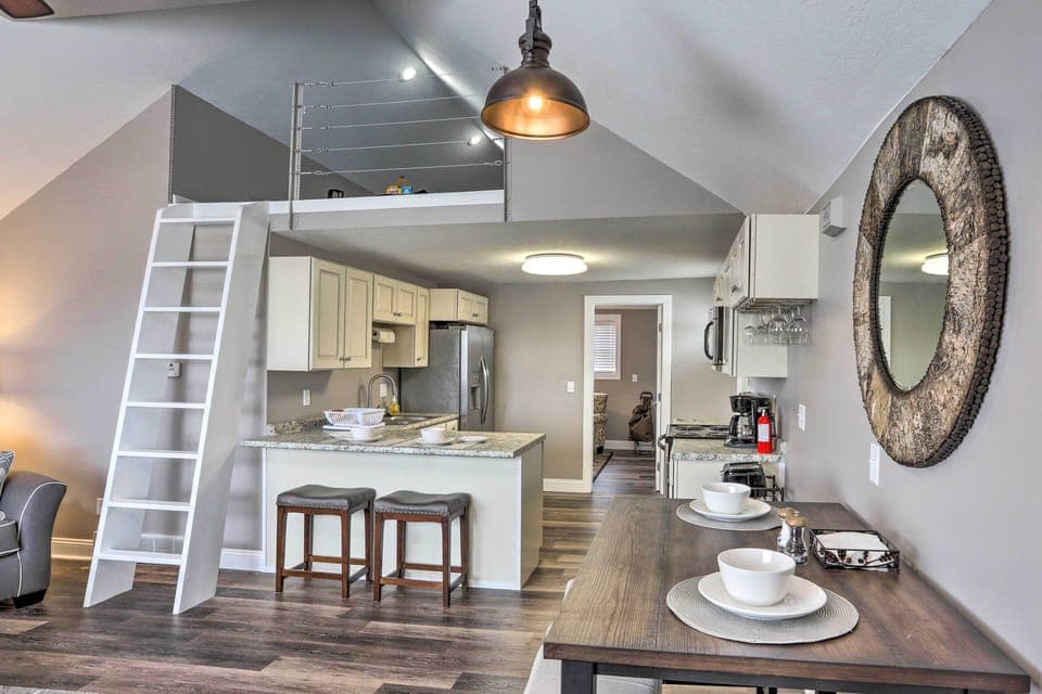 Lorain Vacation Rental | 1BR | 1BA | 850 Sq Ft | Stairs Required