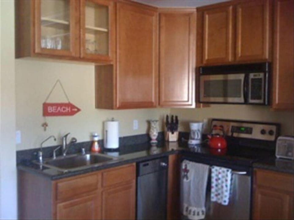 The fully equipped kitchen has everything you need