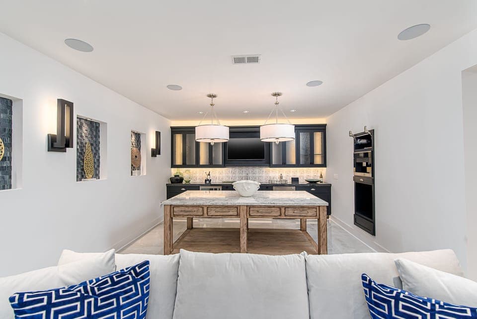 Guest Suite Bar with Miele Coffee Machine , Oven, Ice Maker & Fridge