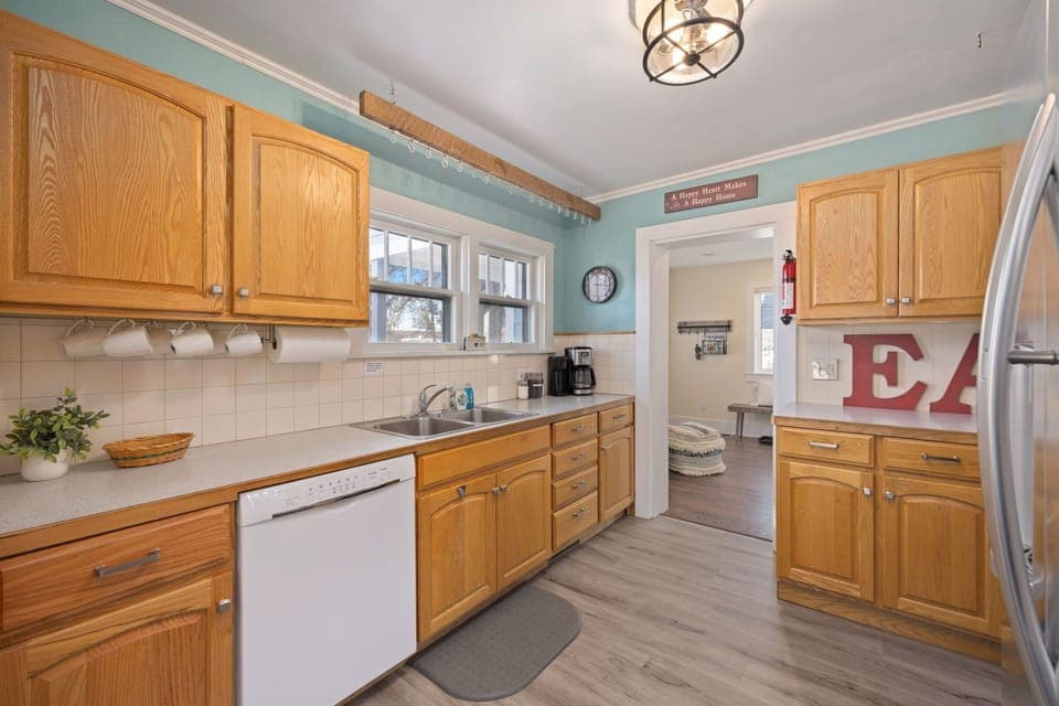 Sunny Kitchen | All of the essentials!