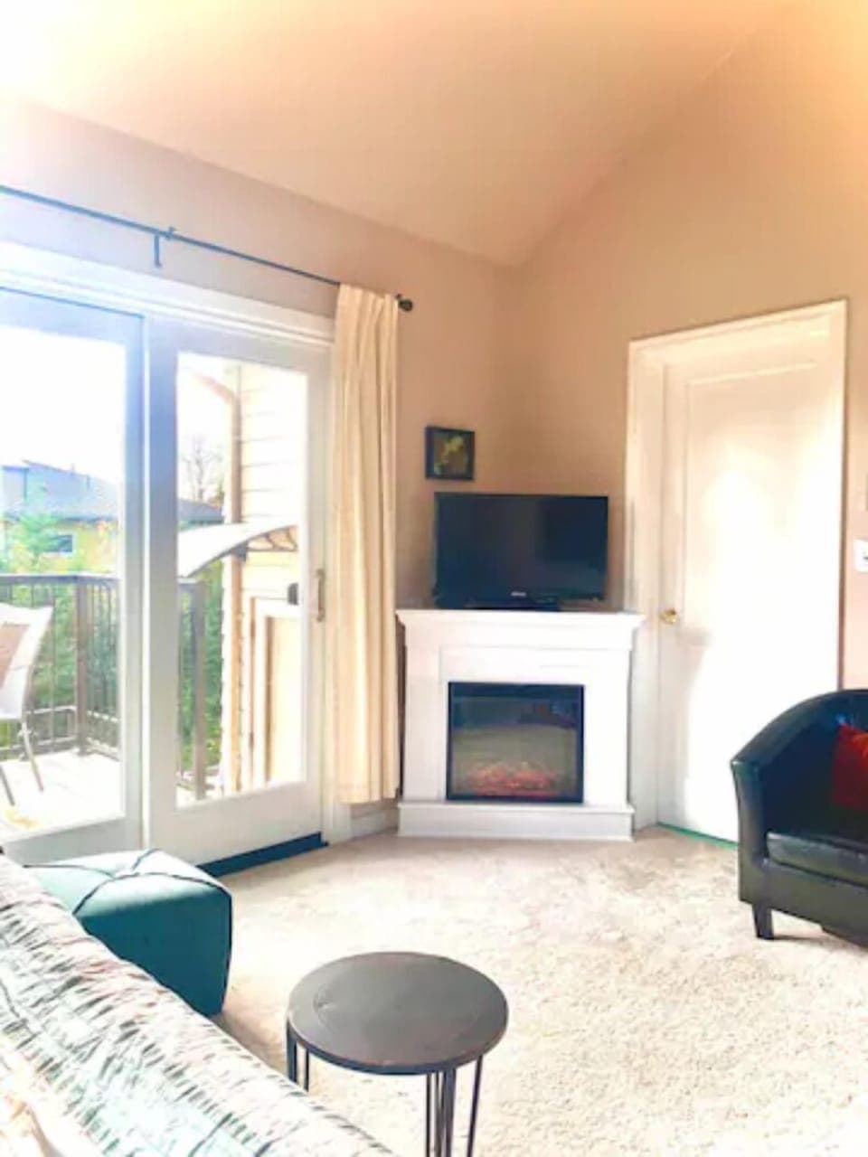 Great room; views, deck, fireplace