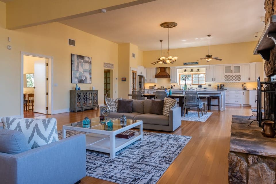 Charming 4 bedroom, 2 and 1/2 bathroom home awaits you in Paso