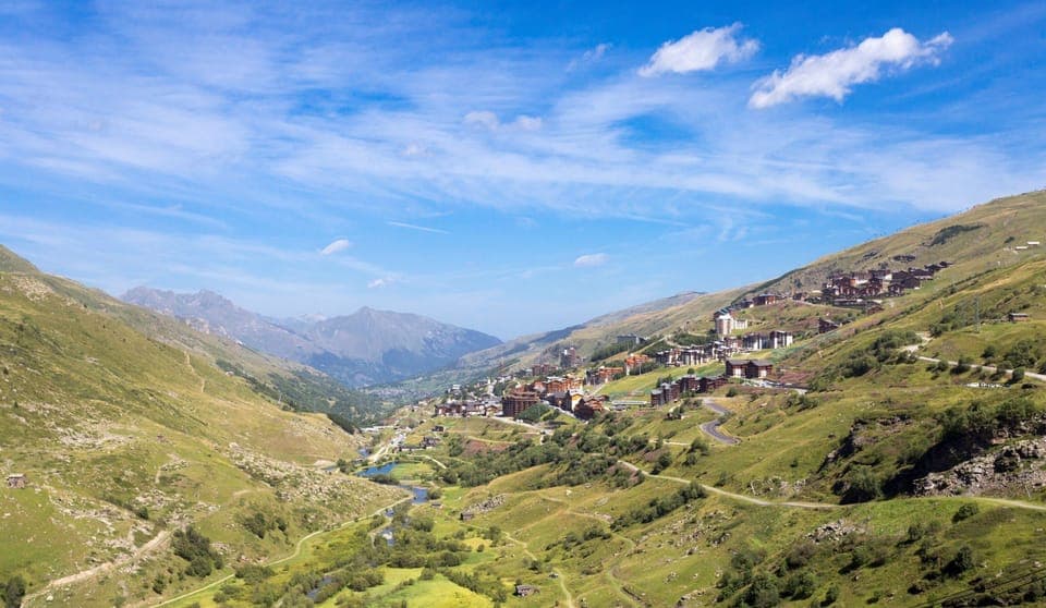 You will love to enjoy a relaxing vacation at this prime destination!