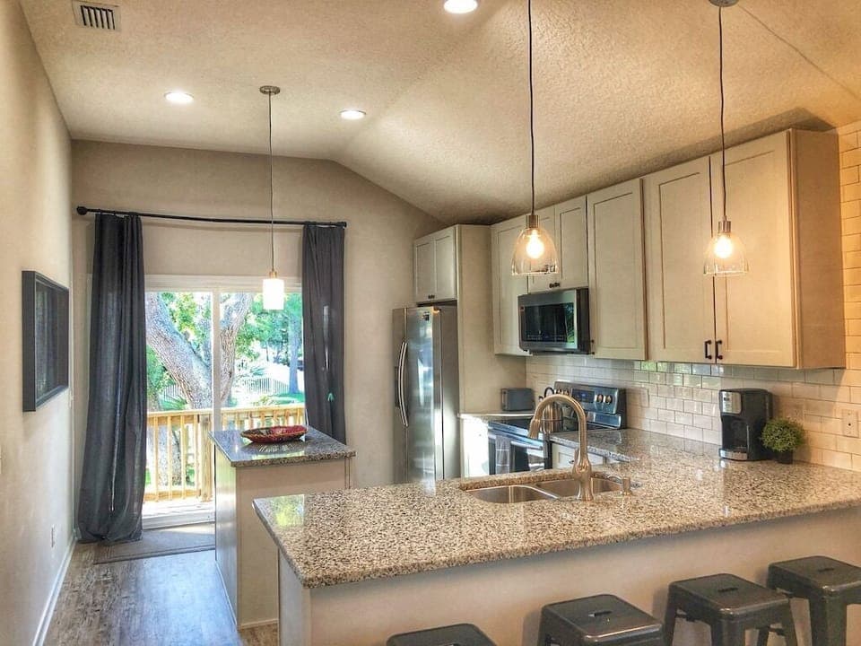 Full sized kitchen