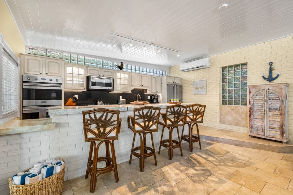 Bar top dining