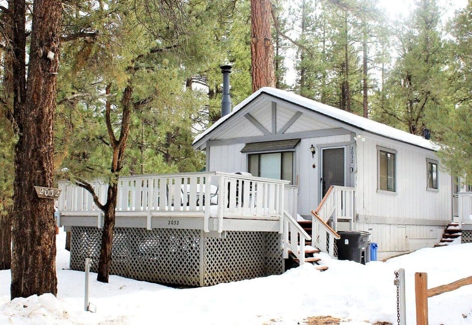 Snow covered Big Bear Cool Cabins, Cedar Pines front