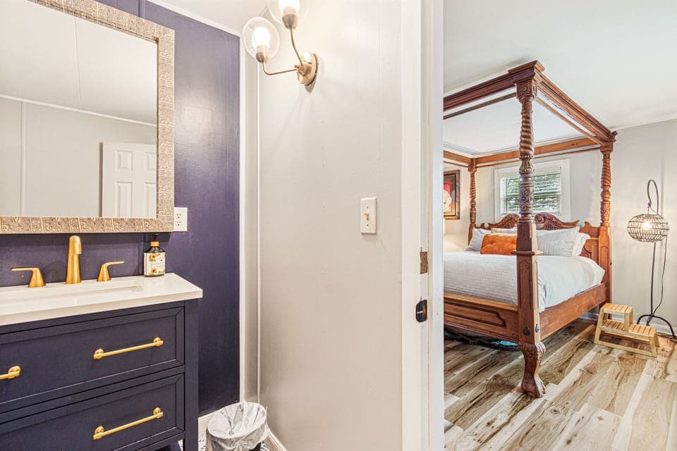 1/2 bath in bedroom 2