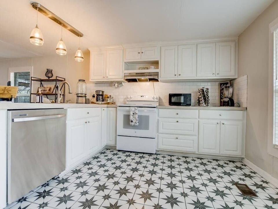 Very clean vintage vibe kitchen is fully equipped with coffee maker, toaster, blender, wine opener, dishwasher, microwave, salt/pepper, spices, plates, wine glasses, etc.  No need to bring anything to our kitchen.