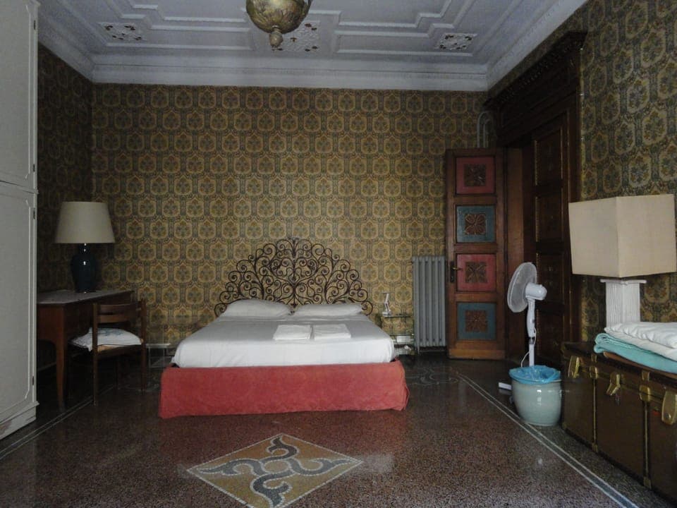 red maraja room